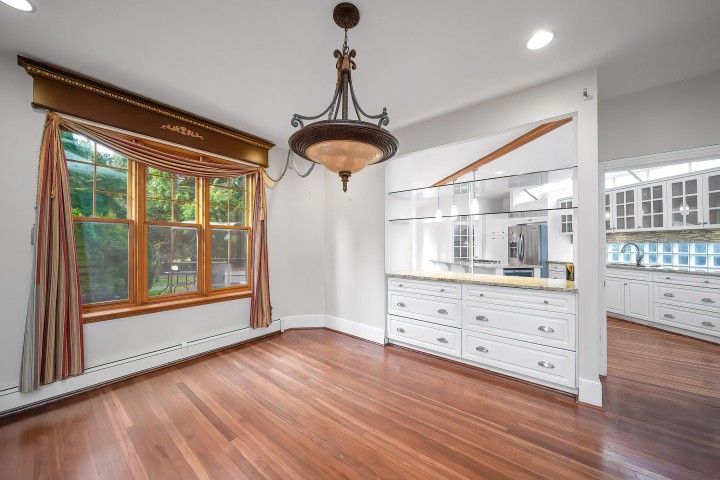 Photo 12 at 992 3rd Street, Cedardale, West Vancouver