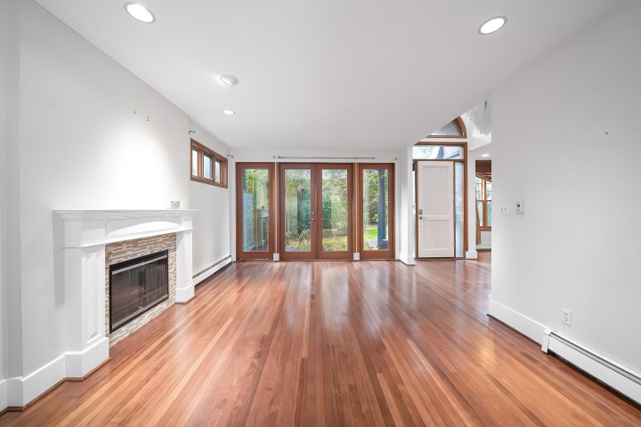 Photo 7 at 992 3rd Street, Cedardale, West Vancouver