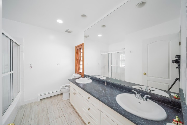 Photo 32 at 992 3rd Street, Cedardale, West Vancouver