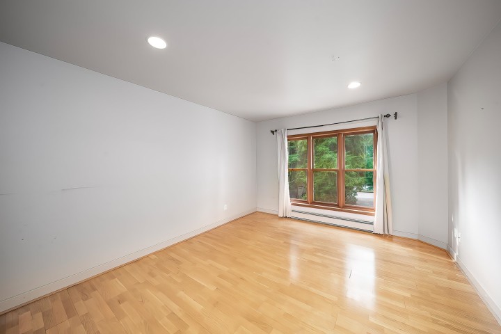 Photo 28 at 992 3rd Street, Cedardale, West Vancouver