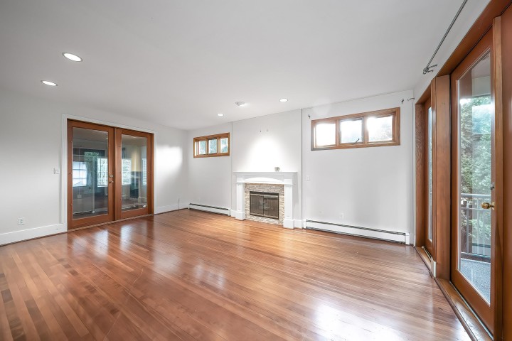 Photo 5 at 992 3rd Street, Cedardale, West Vancouver