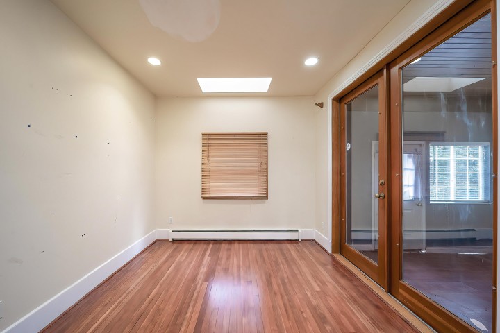 Photo 9 at 992 3rd Street, Cedardale, West Vancouver