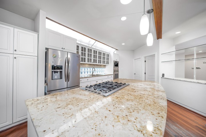 Photo 14 at 992 3rd Street, Cedardale, West Vancouver