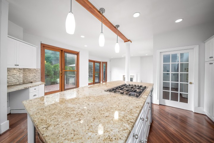 Photo 15 at 992 3rd Street, Cedardale, West Vancouver