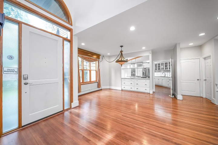 Photo 8 at 992 3rd Street, Cedardale, West Vancouver