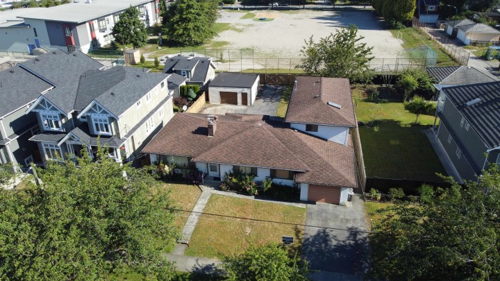 Photo 3 at 2435 E 38th Avenue, Collingwood VE, Vancouver East