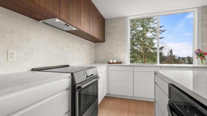 Photo 16 at 401 - 475 13th Street, Ambleside, West Vancouver