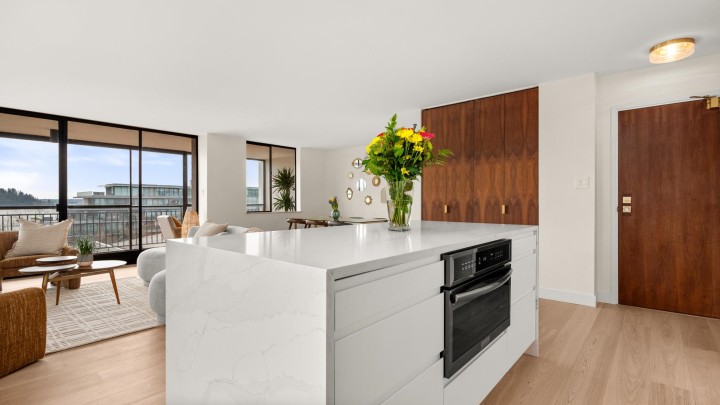 Photo 15 at 401 - 475 13th Street, Ambleside, West Vancouver
