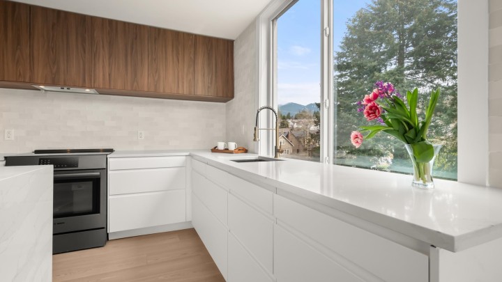 Photo 11 at 401 - 475 13th Street, Ambleside, West Vancouver