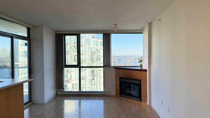 Photo 3 at 1001 - 2733 Chandlery Place, South Marine, Vancouver East