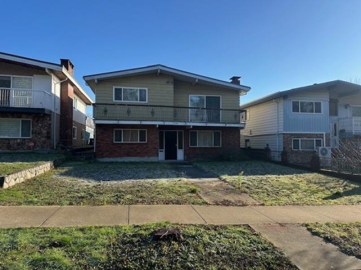 Photo 1 at 7766 Kerr Street, Champlain Heights, Vancouver East