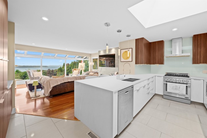 Photo 4 at 4579 Woodgreen Court, Cypress Park Estates, West Vancouver