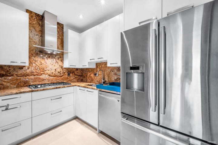 Photo 13 at 518 Ballantree Place, Glenmore, West Vancouver
