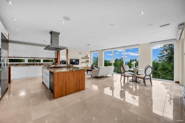 Photo 10 at 518 Ballantree Place, Glenmore, West Vancouver
