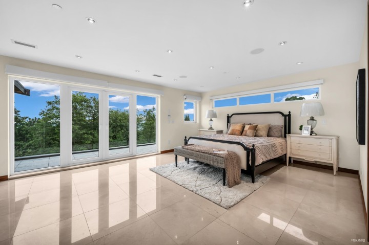 Photo 21 at 518 Ballantree Place, Glenmore, West Vancouver