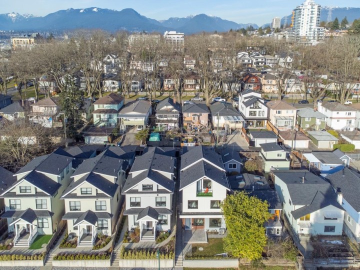 Photo 3 at 1 - 3547 E Georgia Street, Renfrew VE, Vancouver East