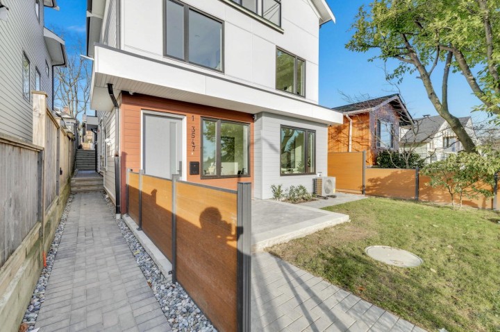 Photo 4 at 1 - 3547 E Georgia Street, Renfrew VE, Vancouver East