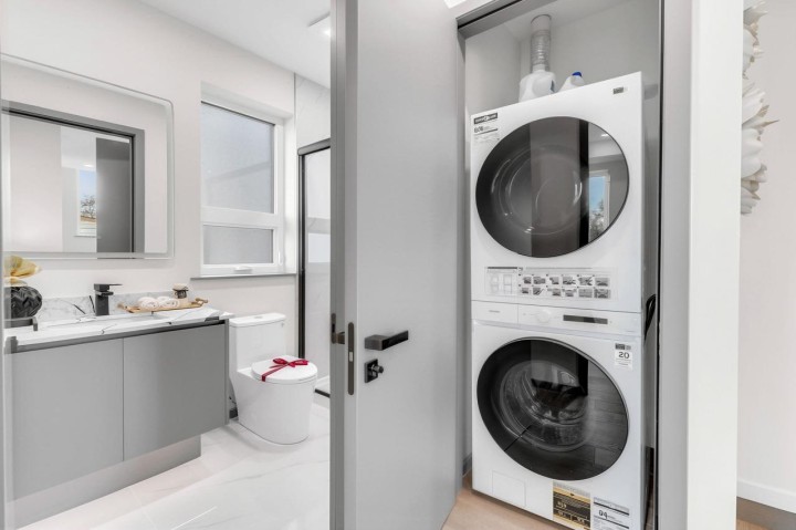 Photo 21 at 1 - 3547 E Georgia Street, Renfrew VE, Vancouver East