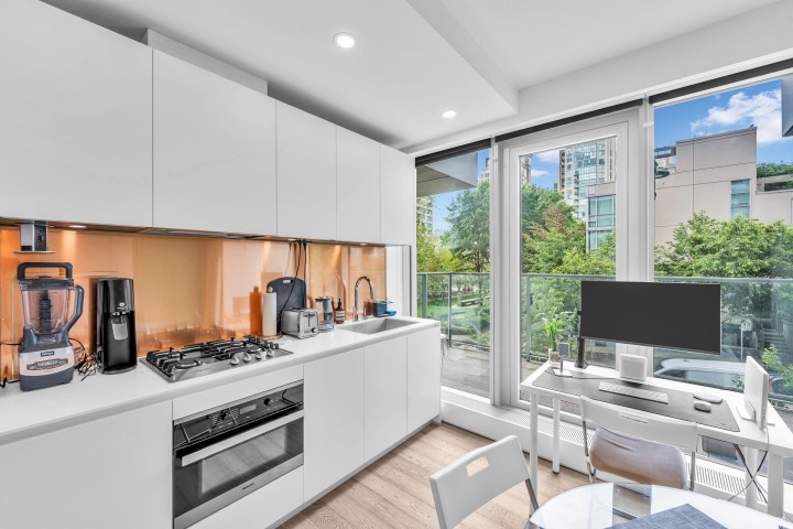 Photo 19 at 303 - 1480 Howe Street, Yaletown, Vancouver West