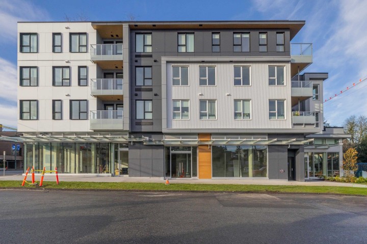 Photo 1 at 520 - 2471 St George Street, Mount Pleasant VE, Vancouver East