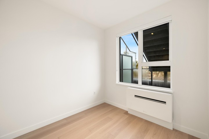 Photo 14 at 520 - 2471 St George Street, Mount Pleasant VE, Vancouver East