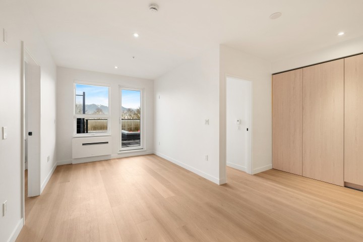 Photo 11 at 520 - 2471 St George Street, Mount Pleasant VE, Vancouver East