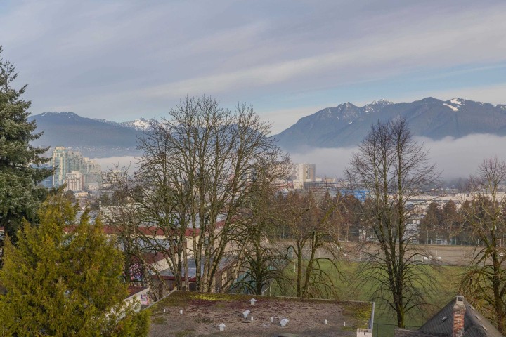 Photo 31 at 520 - 2471 St George Street, Mount Pleasant VE, Vancouver East