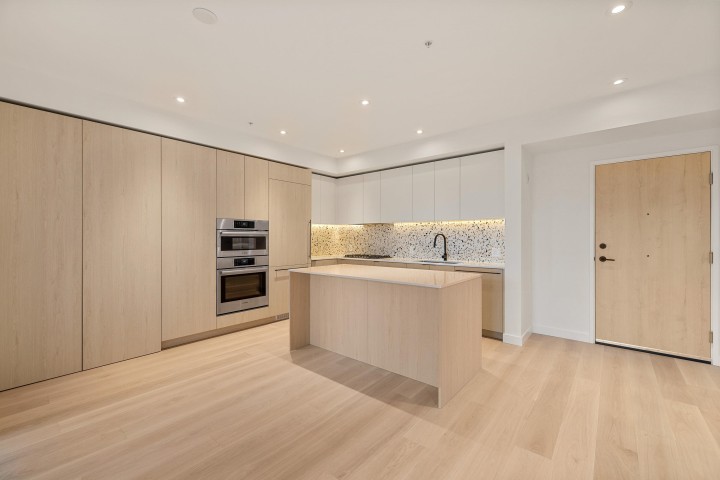 Photo 4 at 520 - 2471 St George Street, Mount Pleasant VE, Vancouver East