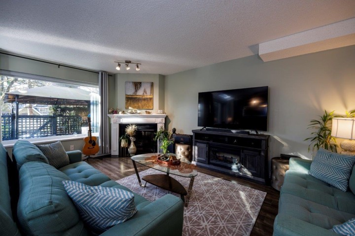 Photo 2 at 3340 Marquette Crescent, Champlain Heights, Vancouver East