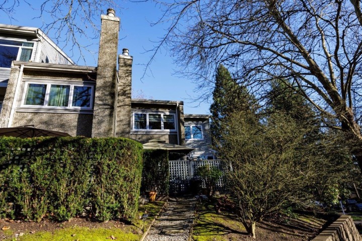 Photo 1 at 3340 Marquette Crescent, Champlain Heights, Vancouver East