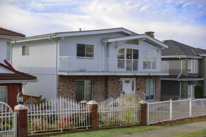 Photo 2 at 448 E 59th Avenue, South Vancouver, Vancouver East