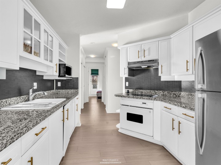 Photo 22 at 201 - 588 16th Street, Ambleside, West Vancouver