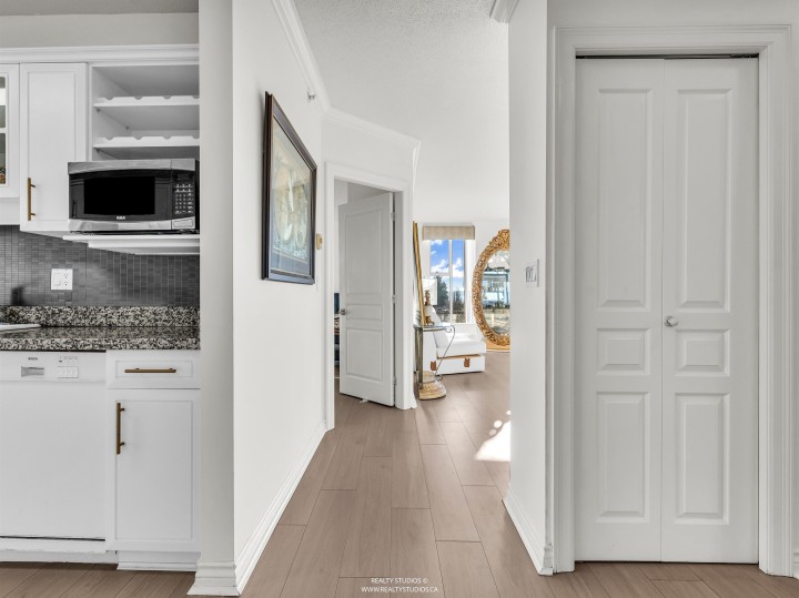 Photo 3 at 201 - 588 16th Street, Ambleside, West Vancouver