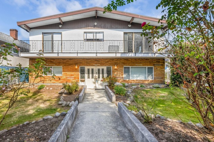 Photo 2 at 651 E 17th Avenue, Fraser VE, Vancouver East