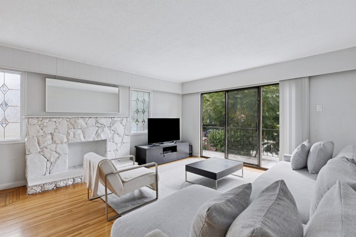 Photo 5 at 651 E 17th Avenue, Fraser VE, Vancouver East