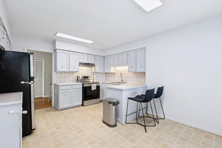 Photo 11 at 651 E 17th Avenue, Fraser VE, Vancouver East