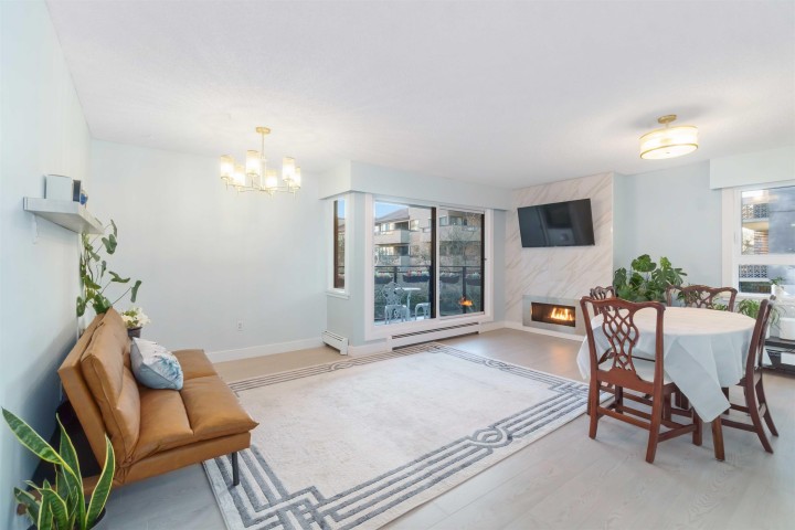 Photo 2 at 206 - 1340 Duchess Avenue, Ambleside, West Vancouver