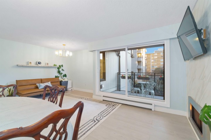 Photo 6 at 206 - 1340 Duchess Avenue, Ambleside, West Vancouver