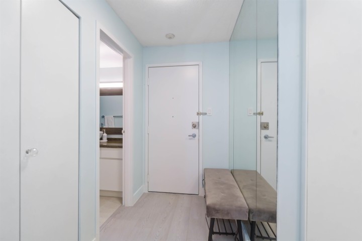 Photo 8 at 206 - 1340 Duchess Avenue, Ambleside, West Vancouver