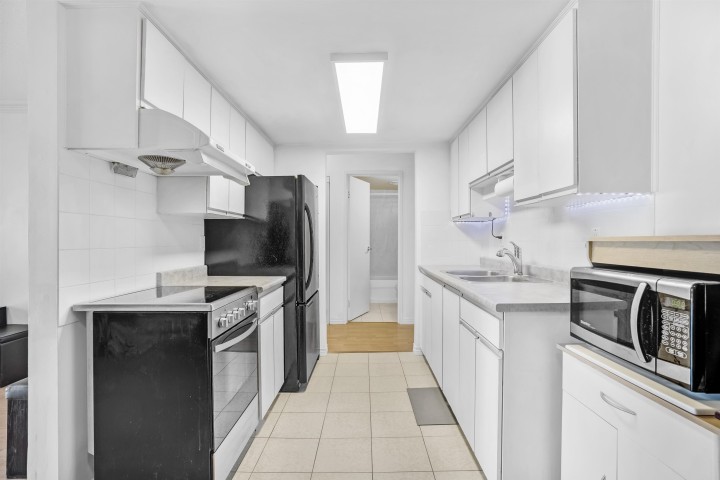 Photo 2 at 303 - 975 E Broadway, Mount Pleasant VE, Vancouver East