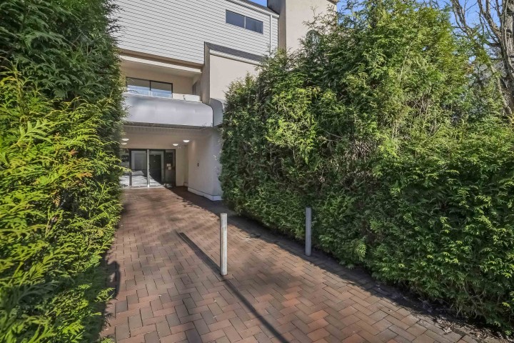 Photo 33 at 303 - 975 E Broadway, Mount Pleasant VE, Vancouver East
