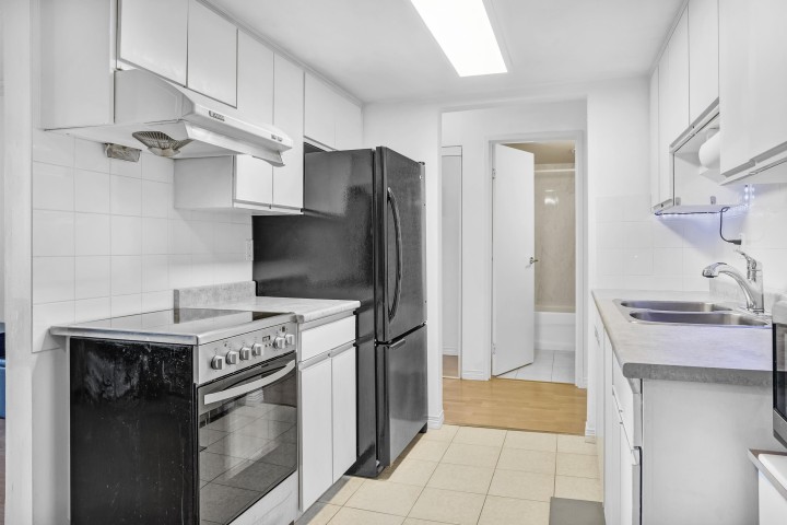 Photo 8 at 303 - 975 E Broadway, Mount Pleasant VE, Vancouver East