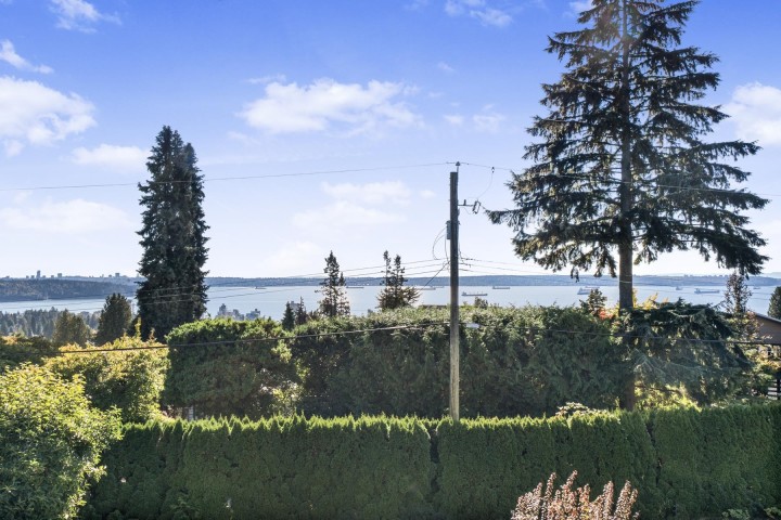 Photo 38 at 2233 Palmerston Avenue, Queens, West Vancouver