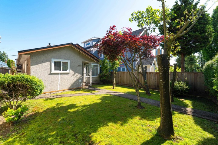 Photo 2 at 3089 E 1st Avenue, Renfrew VE, Vancouver East