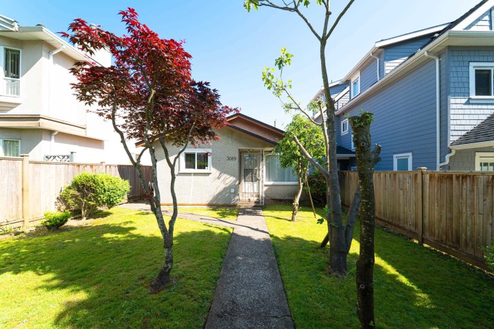 Photo 3 at 3089 E 1st Avenue, Renfrew VE, Vancouver East