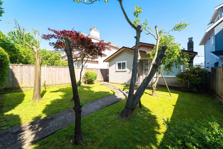 Photo 1 at 3089 E 1st Avenue, Renfrew VE, Vancouver East