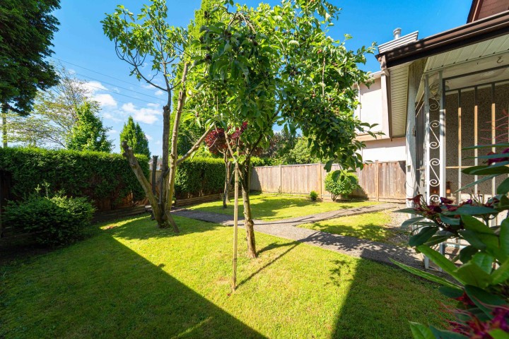 Photo 4 at 3089 E 1st Avenue, Renfrew VE, Vancouver East