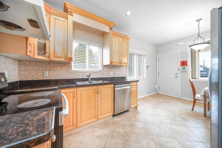 Photo 12 at 3320 E 43rd Avenue, Killarney VE, Vancouver East