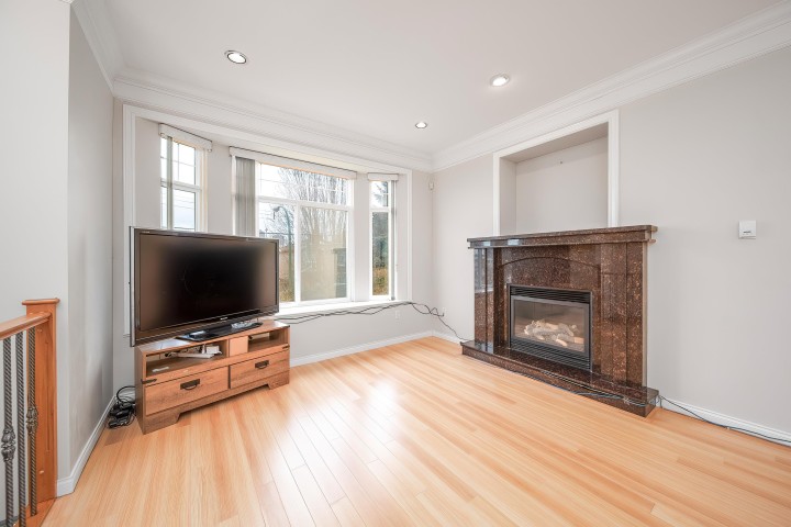 Photo 7 at 3320 E 43rd Avenue, Killarney VE, Vancouver East
