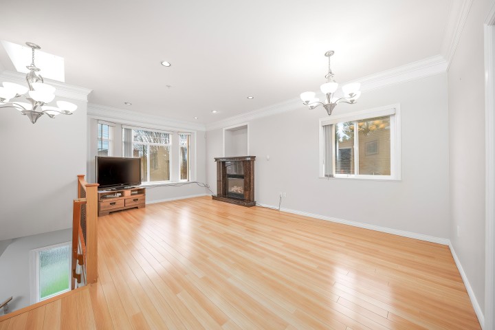 Photo 3 at 3320 E 43rd Avenue, Killarney VE, Vancouver East